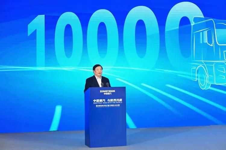 谭旭光：中国重汽单月出口破万辆，创造了我国重型卡车行业出口的里程碑！